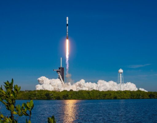 SpaceX gets FCC approval to launch 7,500 more Starlink satellites