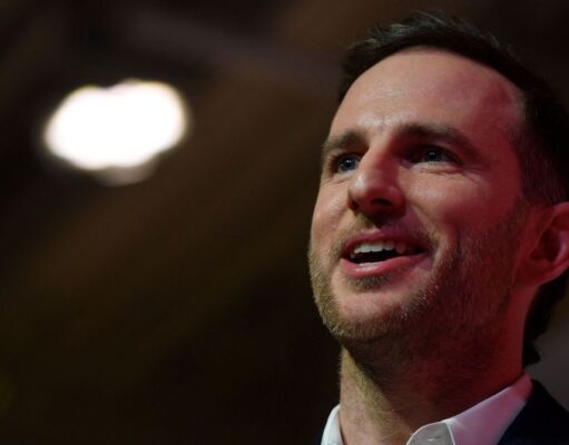 What Is That Mysterious Metallic Device US Chief Design Officer Joe Gebbia Is Using?