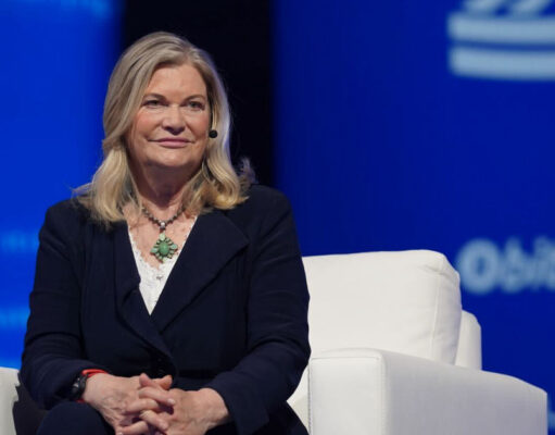 ‘Bitcoin Senator’ Blasts Democrats For Stalling Clarity Act