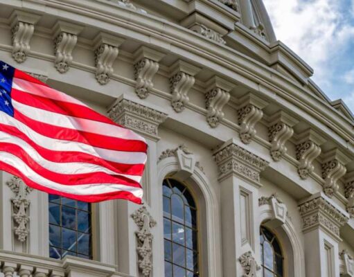 Coinbase Fires Back at Senator Warren Over CLARITY Act Sanctions Warning