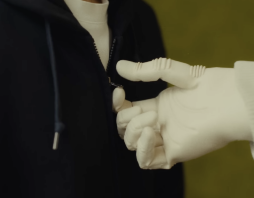 The more I watch NEO’s new robot video the creepier it gets
