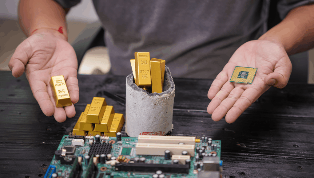 the-device-in-your-junk-drawer-contains-real-gold-scientists-just-found-a-way-to-get-it-out-with-ch.png