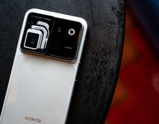 Honor’s Robot Phone Has a Gimbal-Powered Camera for Vloggers
