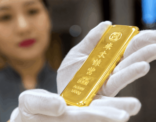 Gold Hits 2-Month High Above $4,400 as China Keeps Hoarding