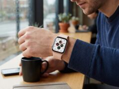 This Refurbished Apple Watch SE Just Dropped to $89.99